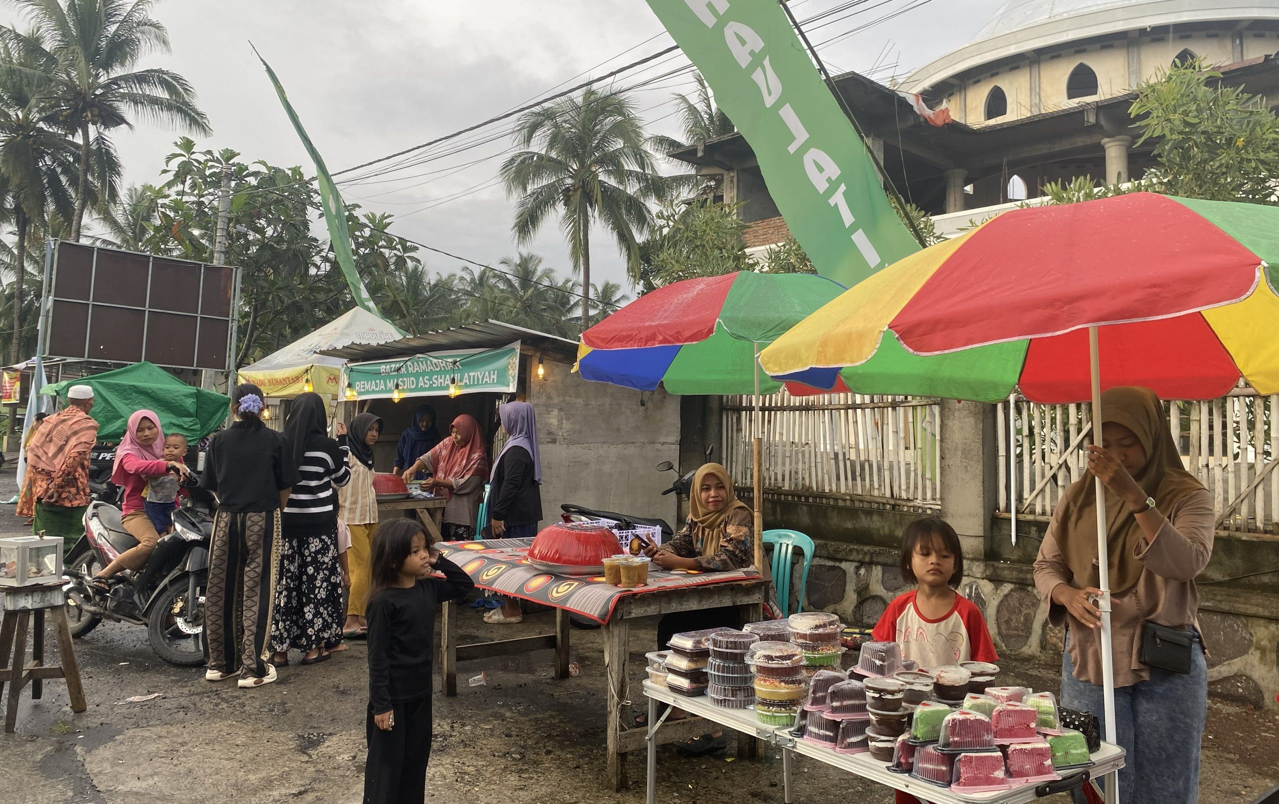 BAZAR RAMADHAN PERDANA MASJID AS-SHAULATIYAH RESMI DI GELAR